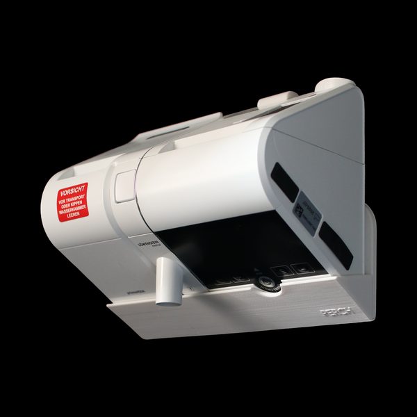 Perch Aqua Standard rPETG - CPAP-Wandhalterung im Einsatz mit L&ouml;wenstein prisma und Befeuchter